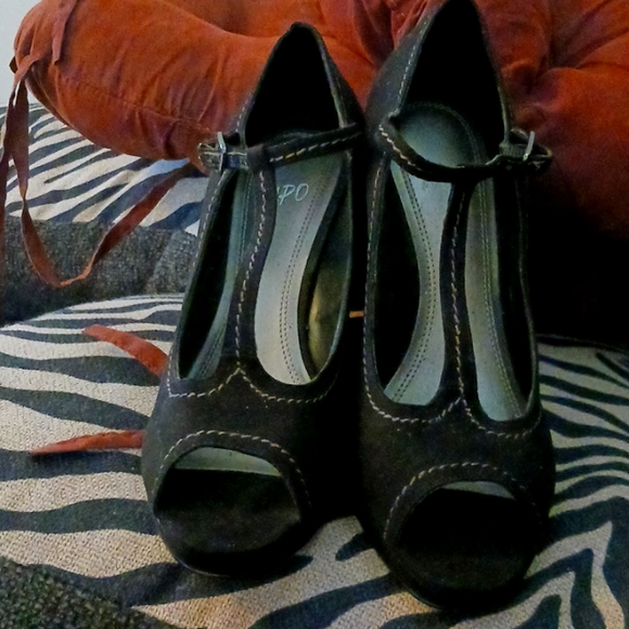 NWOT Impo Black T-Strap Suede Peek A Boo Open Toe Wedge Shoes, 9M - Picture 2 of 5